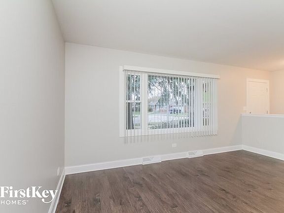 2nd image of 16535 Elm Ct