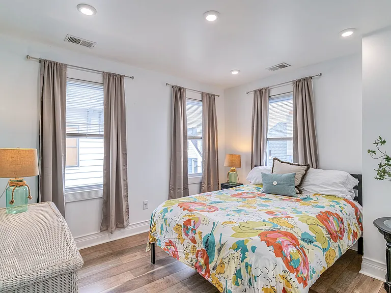 14 N Vassar Sq — Photo 17