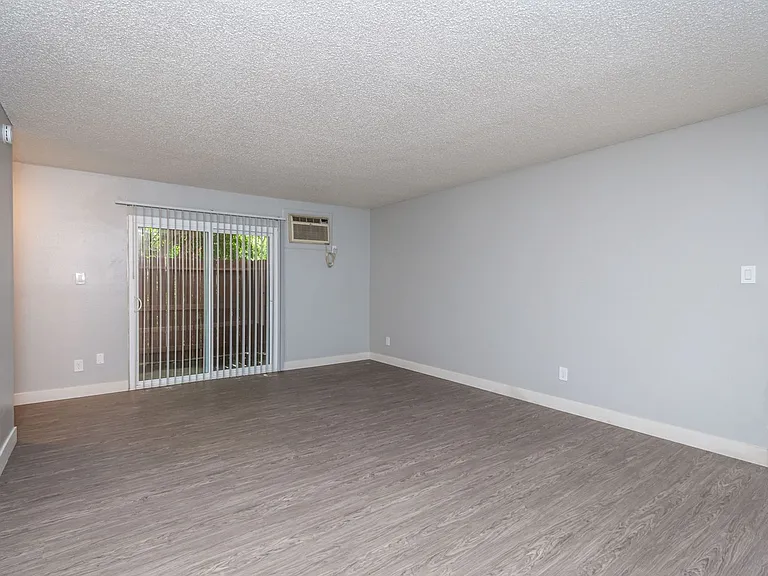 Tuscana Court Apartments — Photo 30