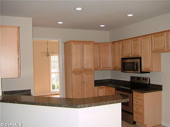2nd image of 8009 Glendale Woods Xing
