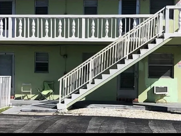 702 N L St — Photo 11