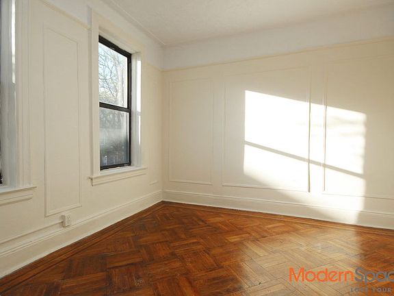 5th image of 3133 35th St APT 4