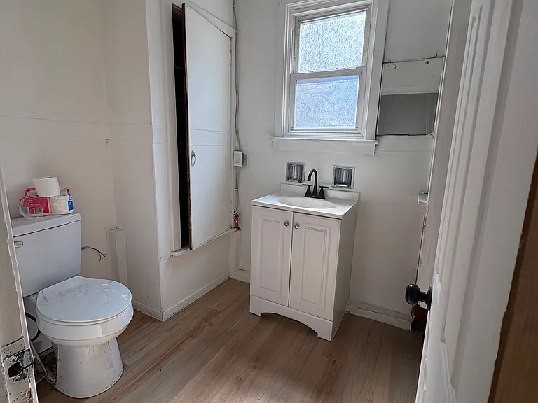 509 E Center St — Photo 4