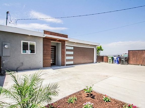 3rd image of 1073 De Garmo Dr #1