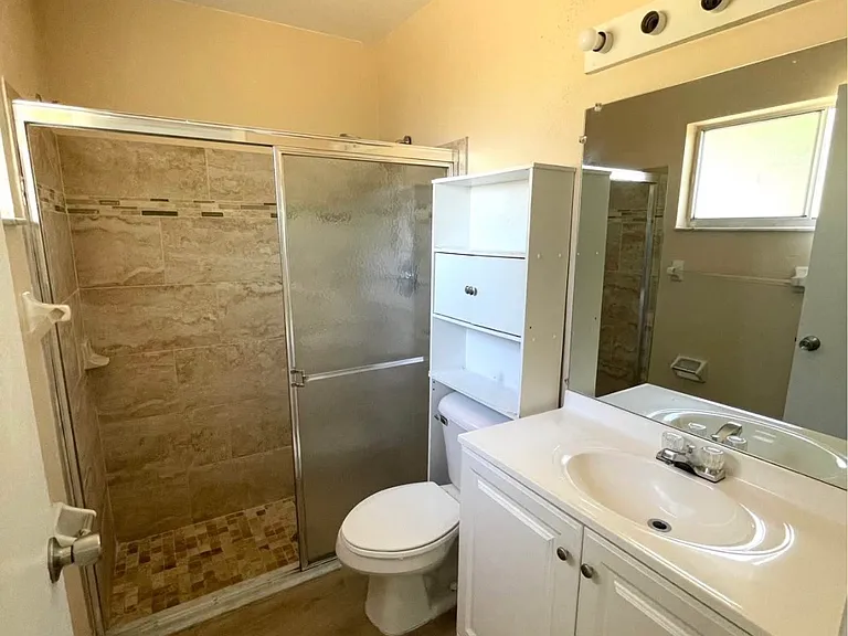 615 SW Bridgeport Dr — Photo 8