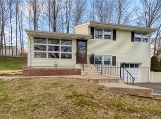 9 Ridgenoll Rd, Wallingford, CT 06492