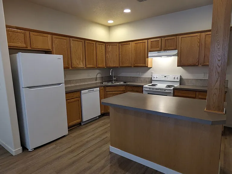 Halsey East Townhomes — Photo 48