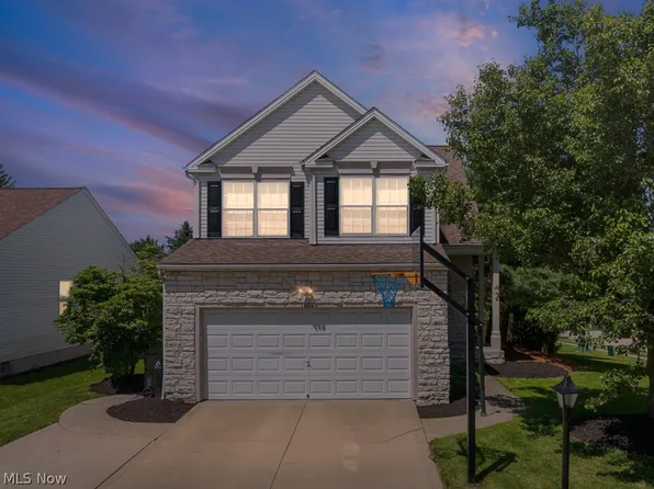 1021 Ledgestone Dr, Wadsworth, OH 44281