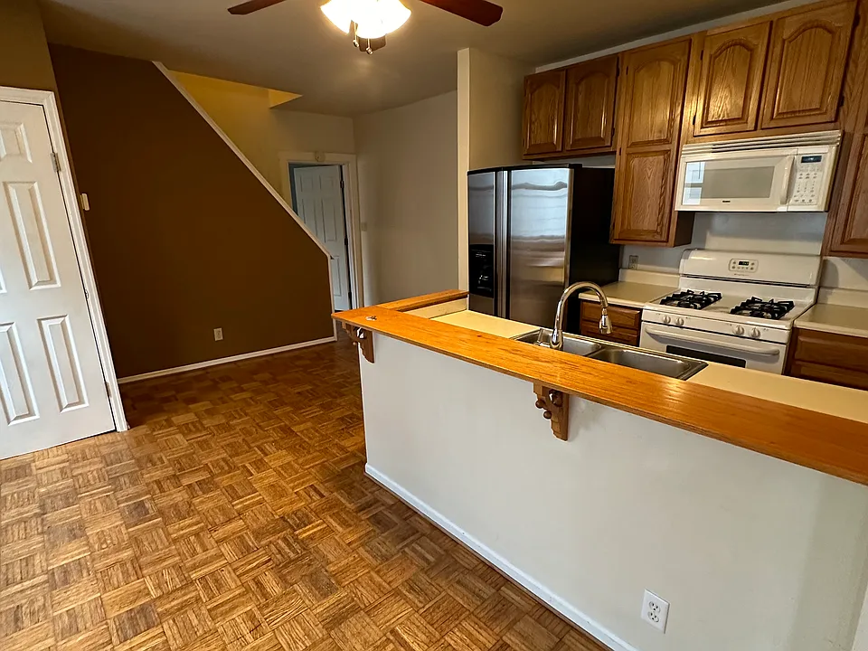 3 W Hollister St #2