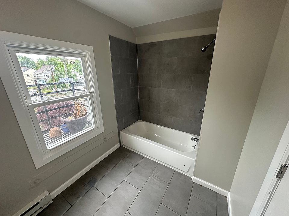 1st image of 218 Hansbury Ave Floor 3