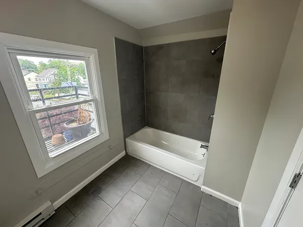 218 Hansbury Ave Floor 3, Newark, NJ 07112