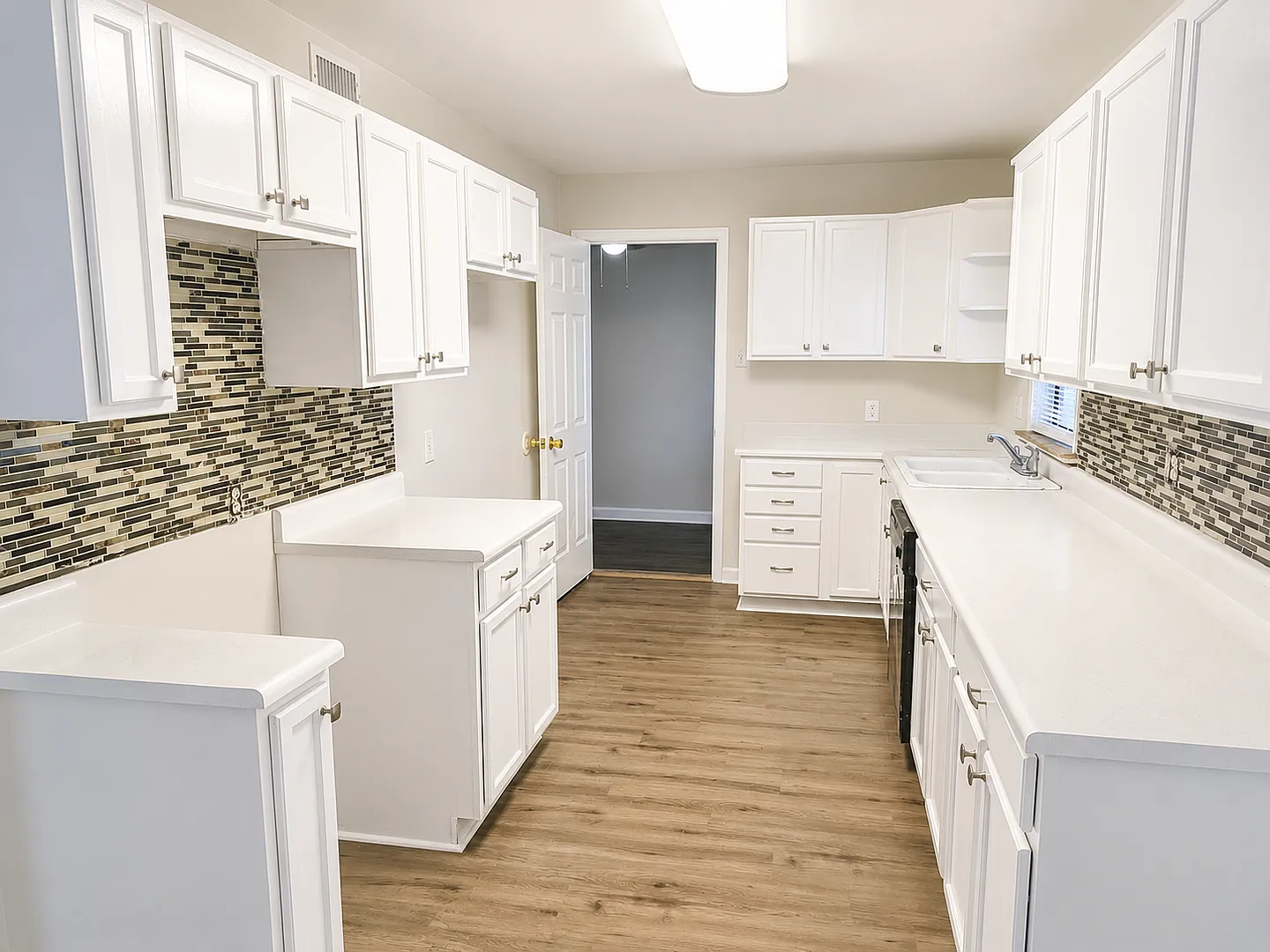 Charming, Fully Remodeled 3 Bed/1 Bath Home Available Now! — Photo 2