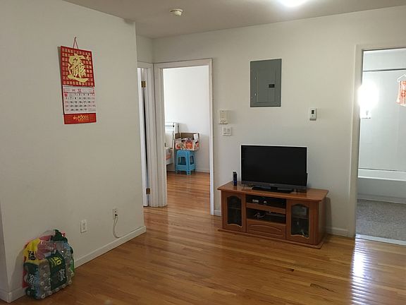 3rd image of 104-64 39th Ave Unit 4B
