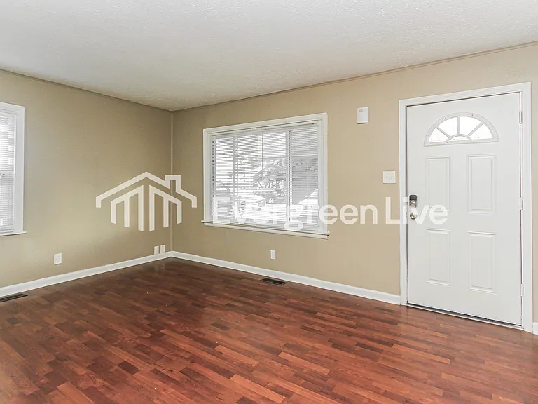 511 S Graham Ave — Photo 13