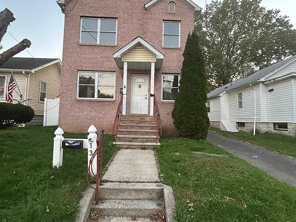 136 W Lincoln Ave