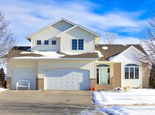 3352 Washington St S, Fargo, ND 58104