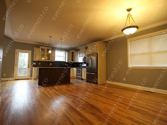 2nd image of 610 Elinor St