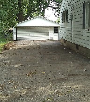 Garage (2 car)