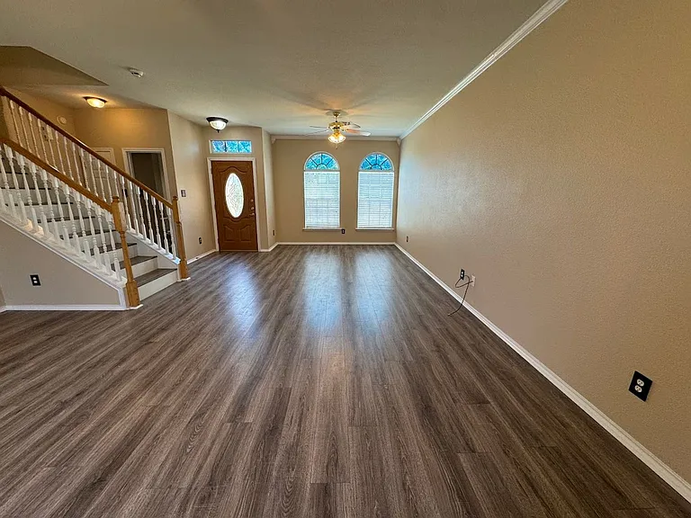 217 Tepee Dr — Photo 5