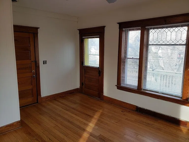 219 W 3rd St #2 — Photo 7