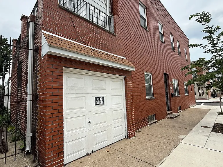 2354 S Lambert St — Photo 14