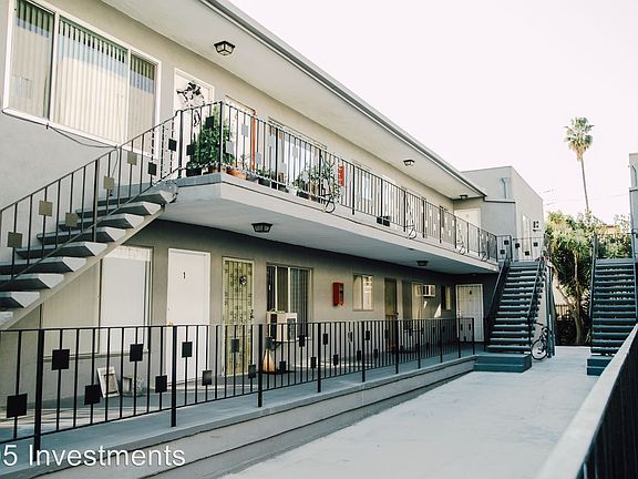 3rd image of 1349 N Martel Ave APT 2