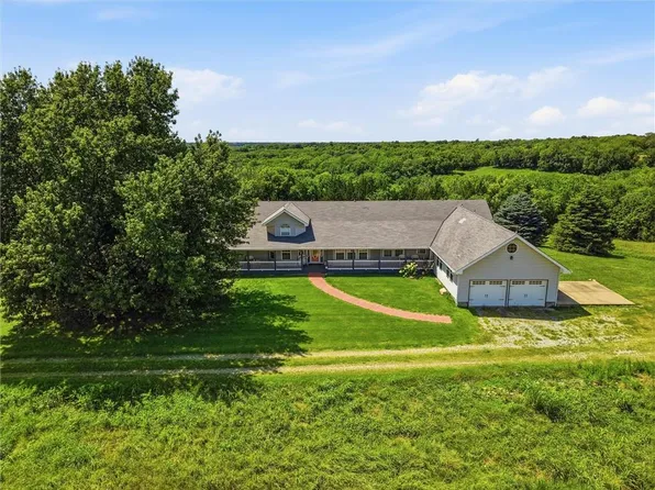 29001 219th St, Easton, KS 66020