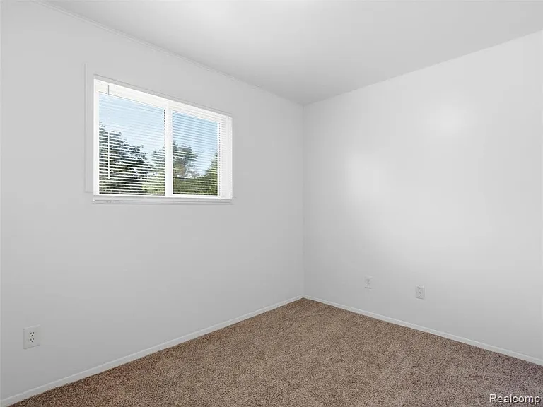 1221 E Granet Ave — Photo 15