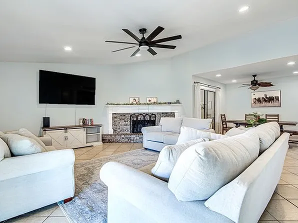 1517 Steinburg Ln, Fort Worth, TX 76134
