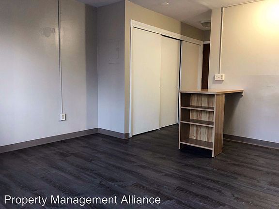 4th image of 525 Oak St APT 3