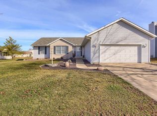 1410 Amy Dr, Mahomet, IL