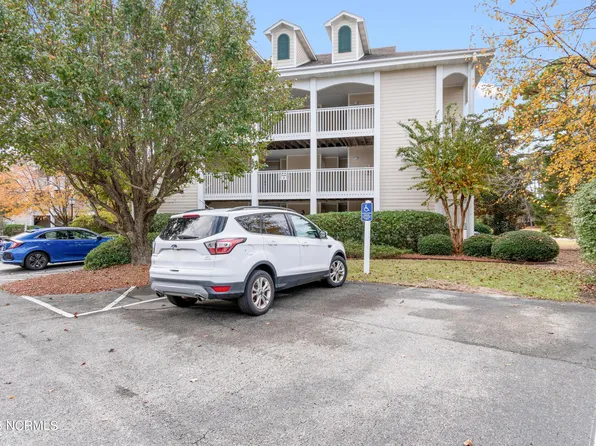 3350 Club Villas Dr #305, Southport, NC 28461