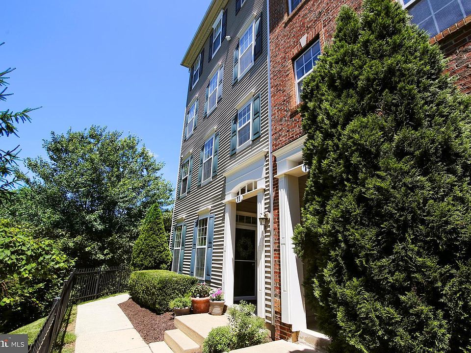 1st image of 71 Swanton Mews Unit 100