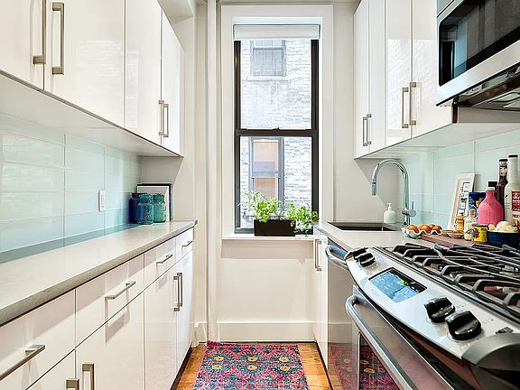 5th image of 245 W 25th St APT 1G