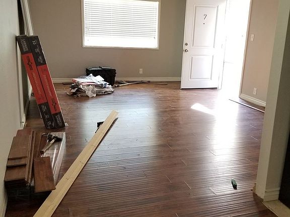 4th image of 321 S Mariposa Ave APT 07