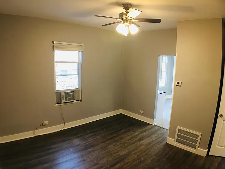 918 W 32nd Pl #2R — Photo 6