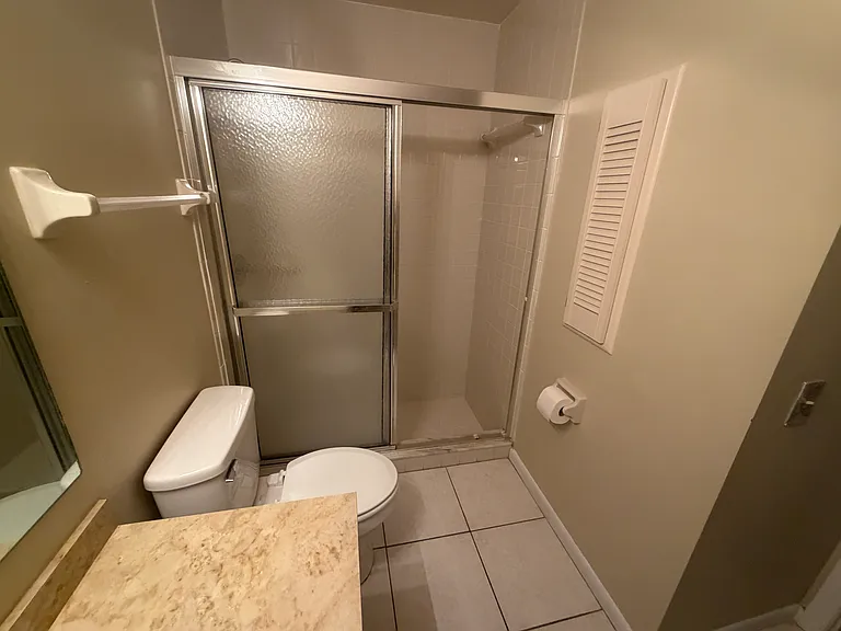 610 SW 47th Ter #6 — Photo 9