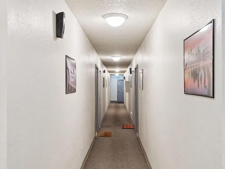 Watergate Apartments — Photo 9