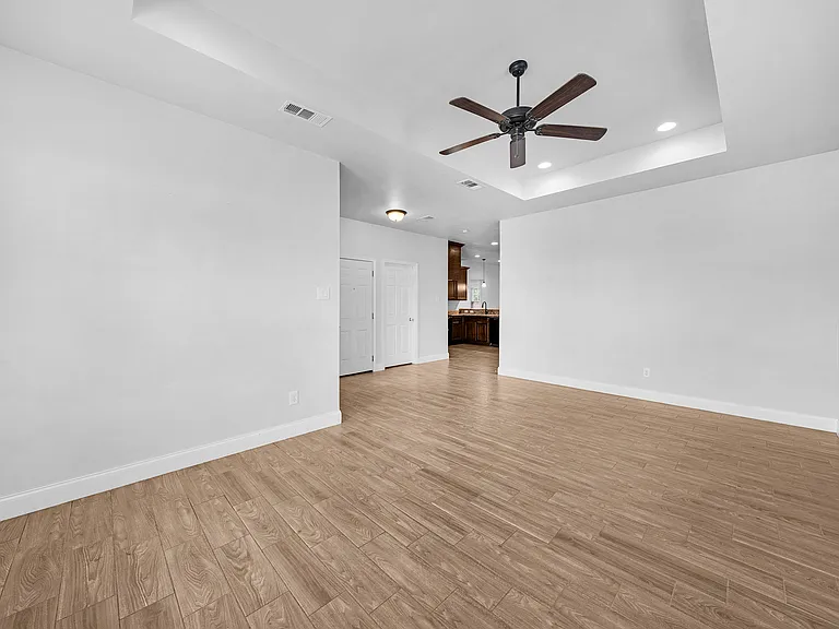 4810 Jefferson St — Photo 15