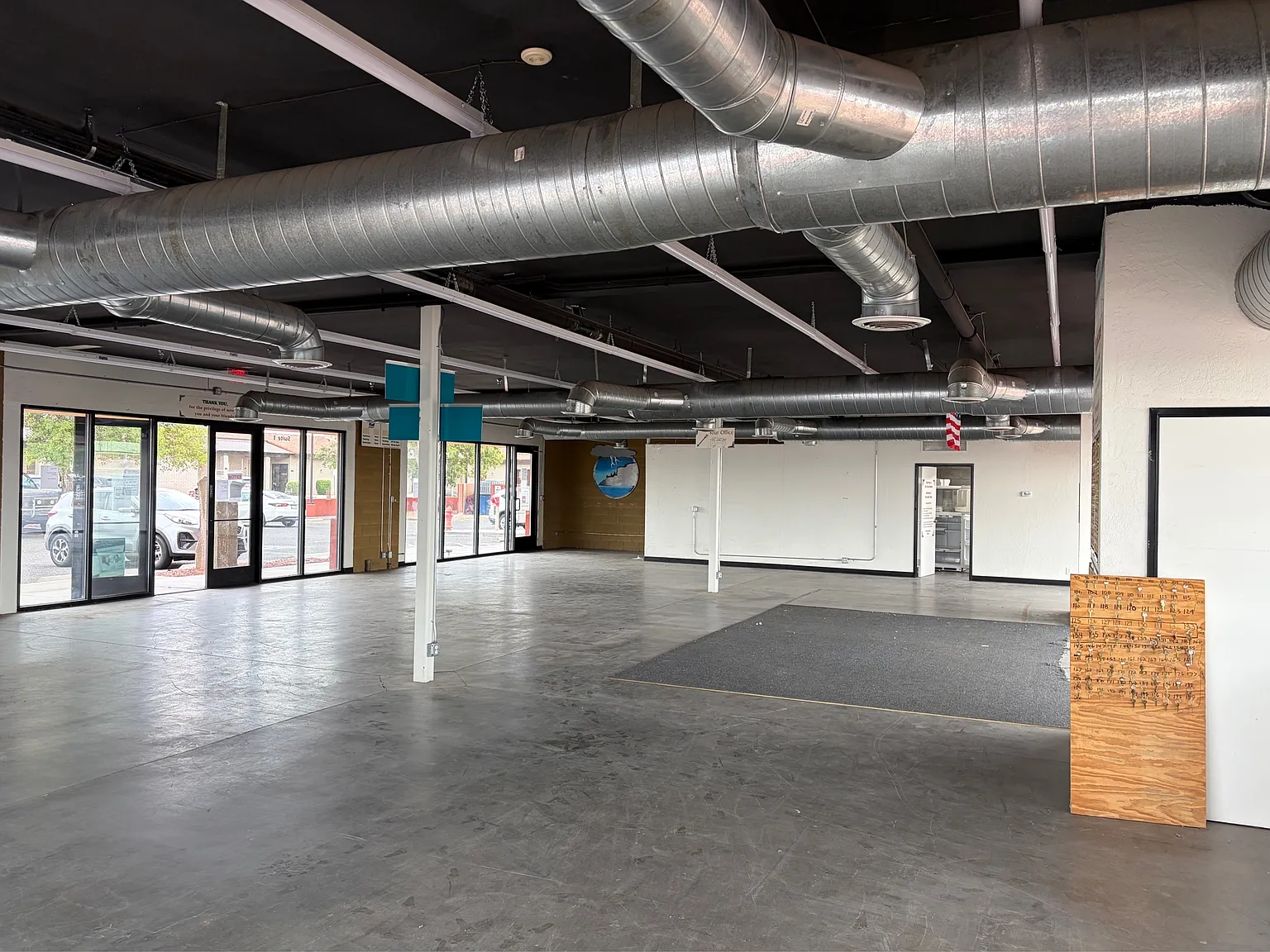 2114 W Apache Trl — Photo 3
