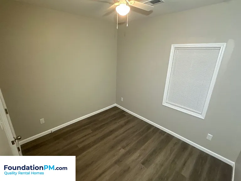772 Pearce St — Photo 12