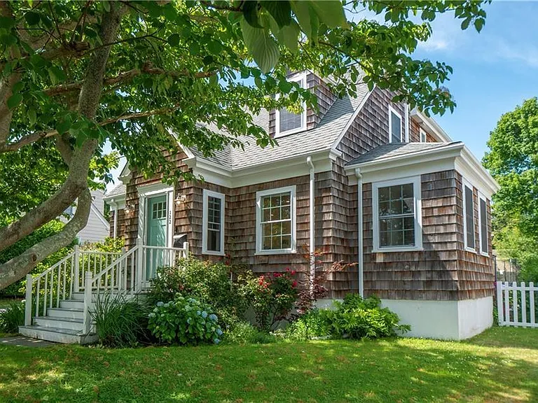 122 Ruggles Ave — Photo 2