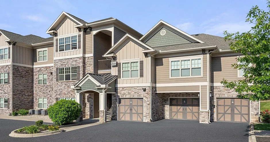 Claiborne Crossing Apartments — Photo 1