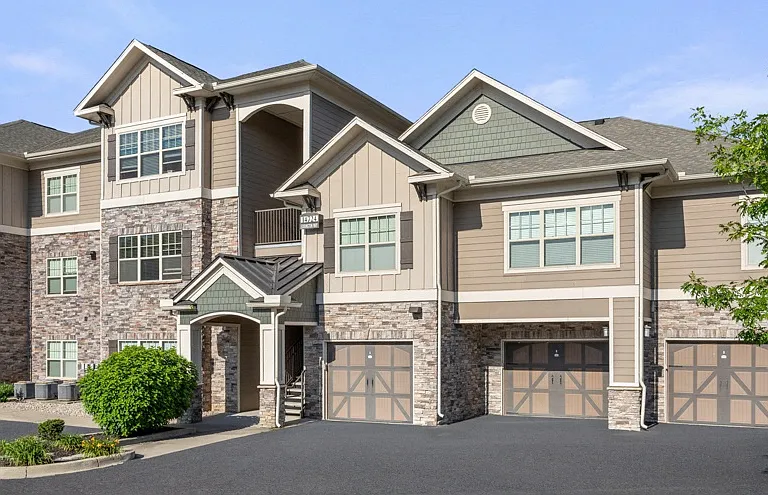 Claiborne Crossing Apartments — Photo 1