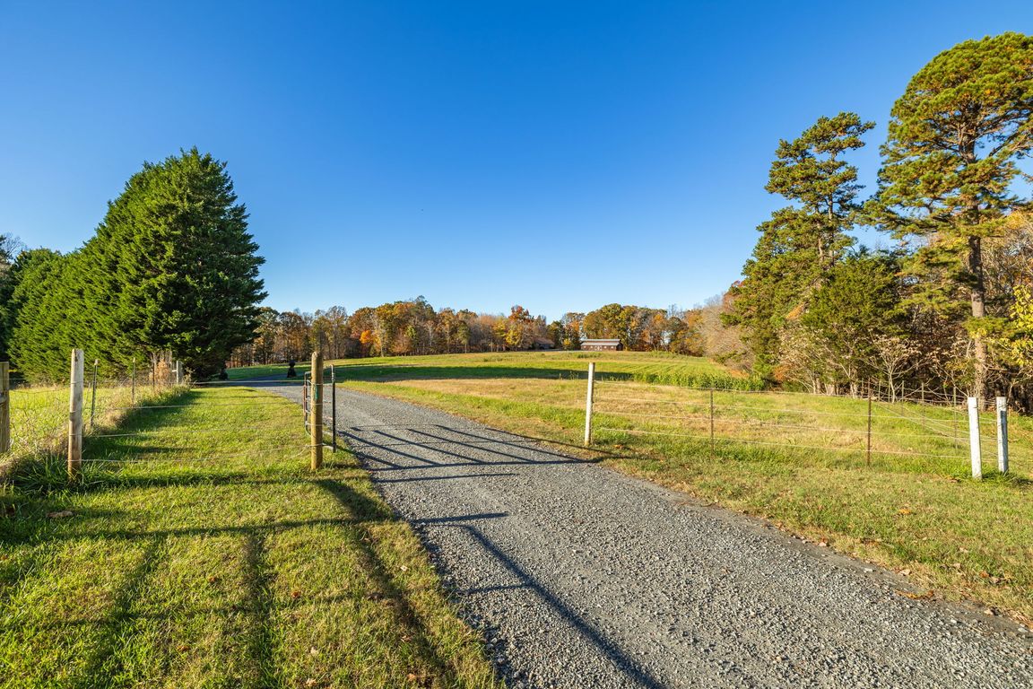 1-web-or-mls-2931 Iron Works-1
