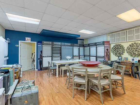 4th image of 834 Asbury Ave