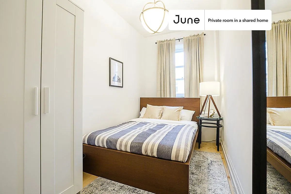 Full bedroom in 5 bed/1 bath home in Hell's Kitchen #183 E — Photo 1