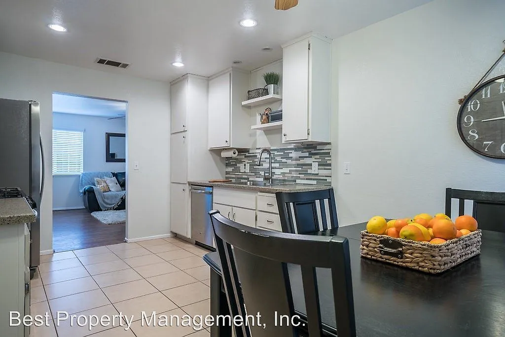 2521 Cerritos Rd photo 1