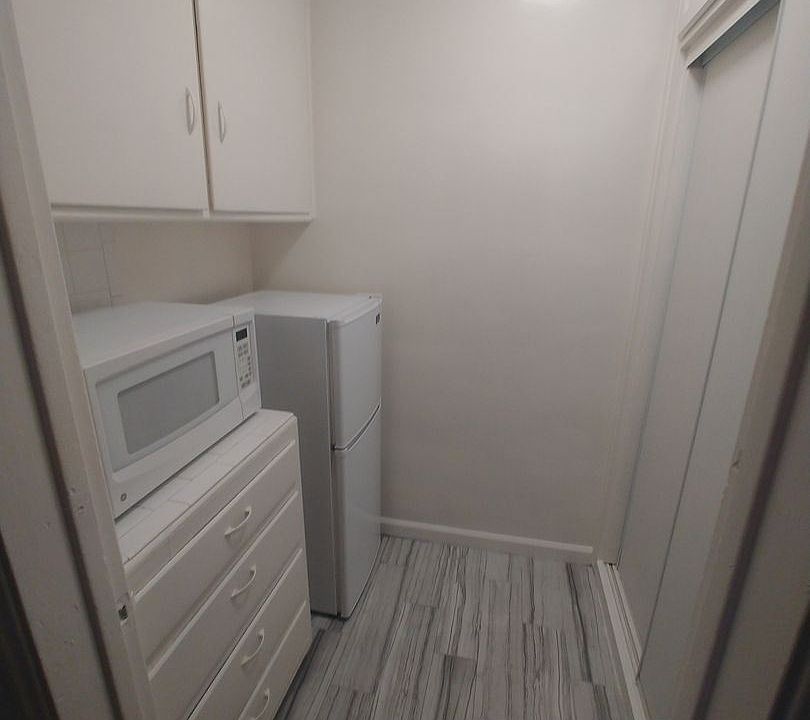 2nd image of 1772-1782 Orchid Ave #9