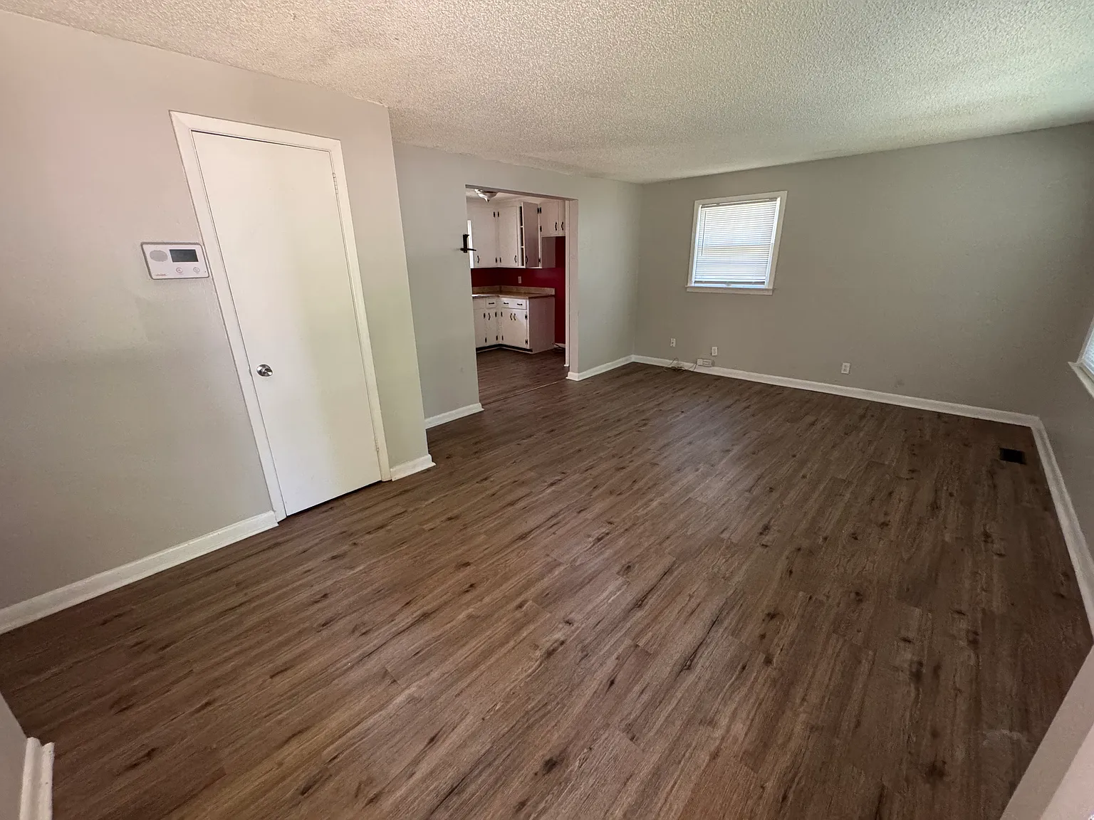 3 bed, 1.5 bath, 1067 sqft, $1,300 — Photo 3